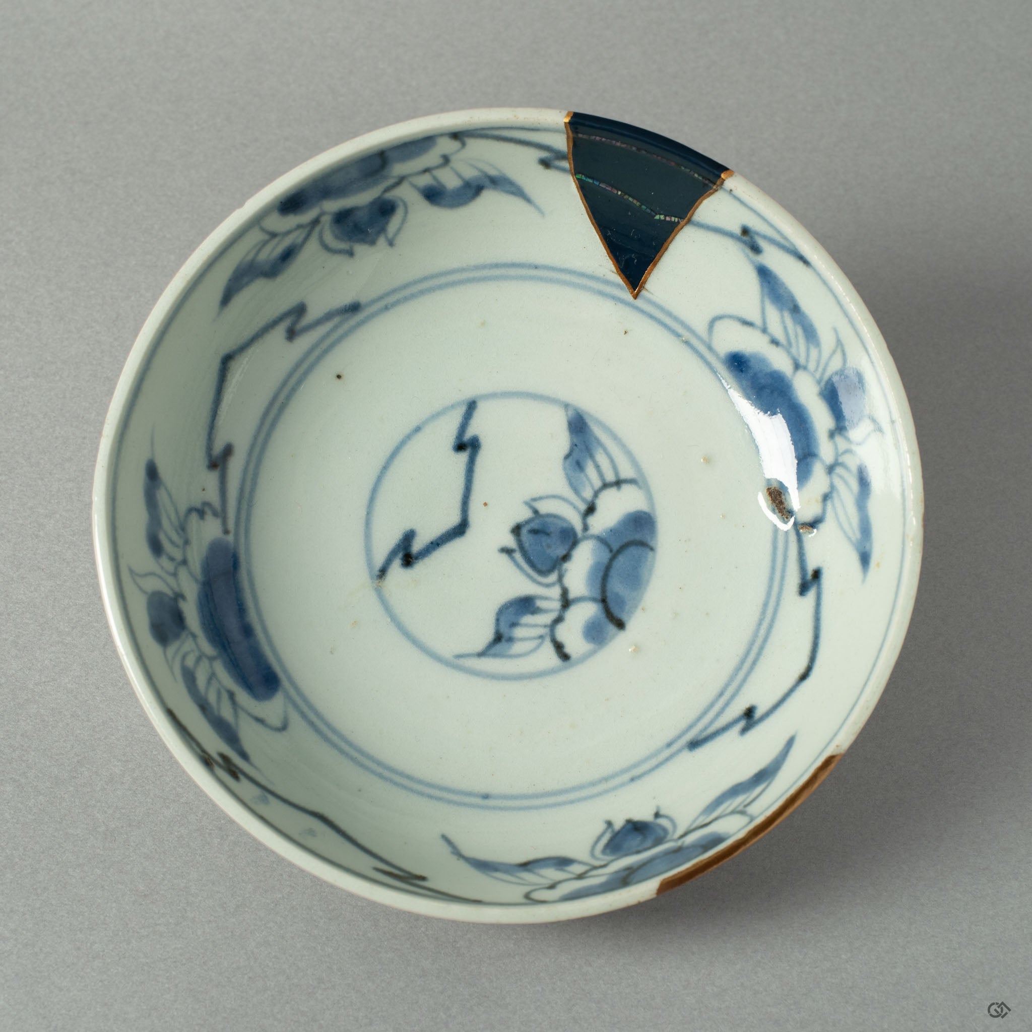 A top-down view of the Ko-Imari bowl, revealing the constellations of gold and Raden inlay scattered across its interior landscape.