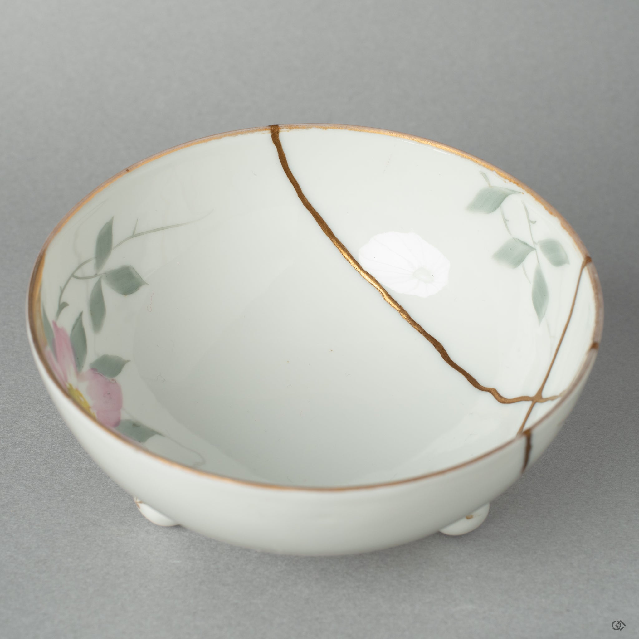 A close-up of the fine golden joinery that traces the vessel's past. The precise line of 24K gold is a testament to masterful Japanese artistry.