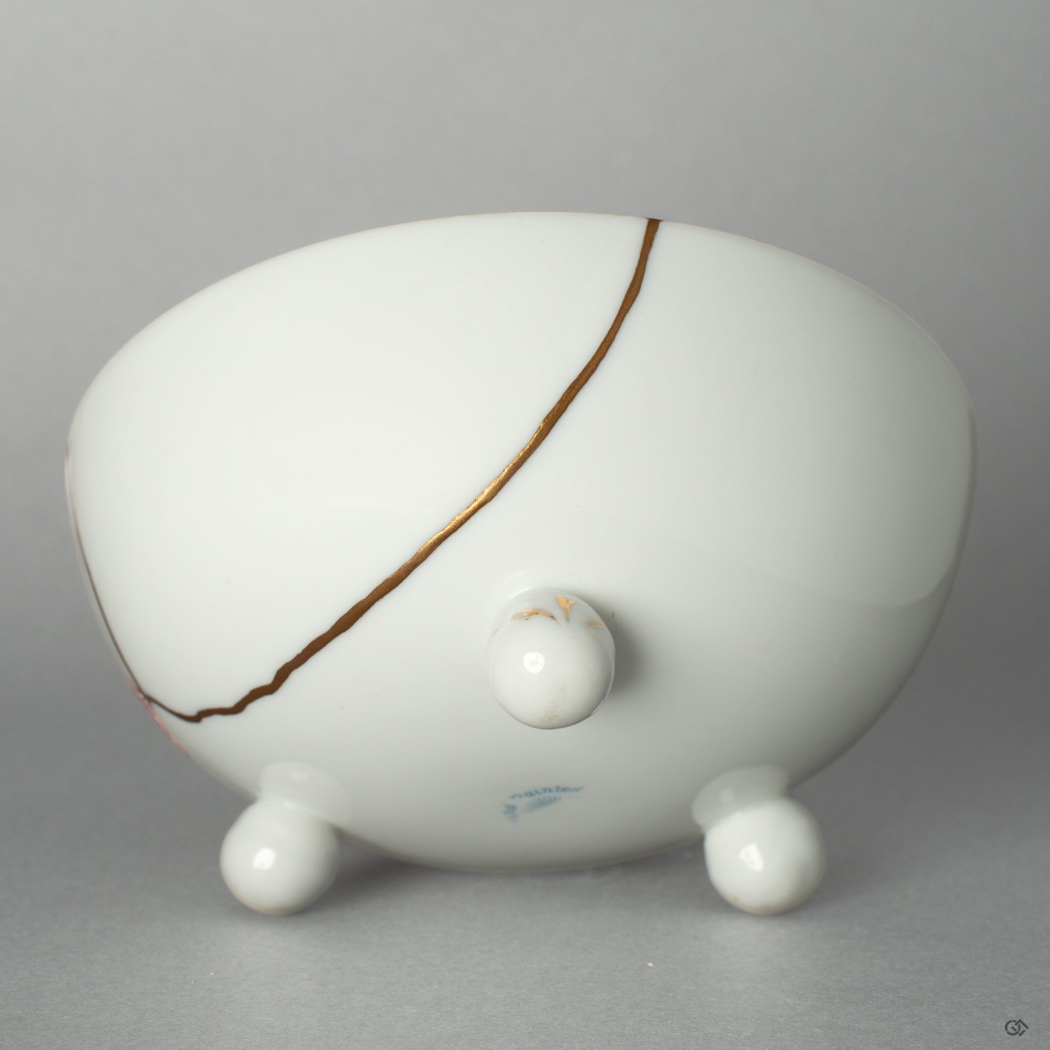 The texture of a pure gold kintsugi line flows over the vintage porcelain, creating a tactile history' that invites a gentle, contemplative touch.