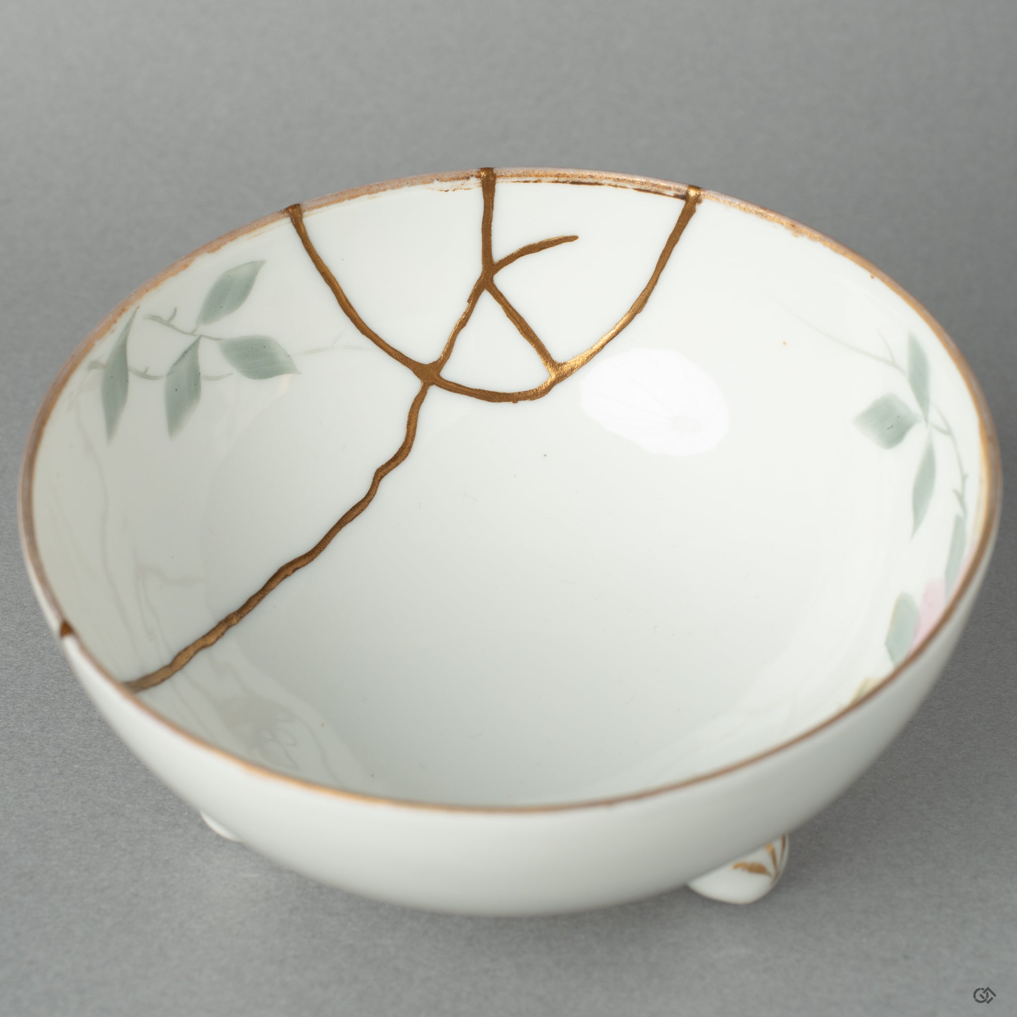 The point where two golden lines meet on the porcelain's surface, a profound expression of scars as beauty' and the philosophy of wabi-sabi.