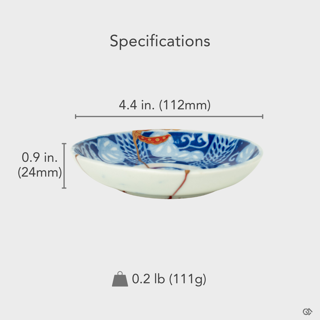 A size overlay of an authentic kintsugi small dish, highlighting its unique quality as a mindful object and collector's treasure.