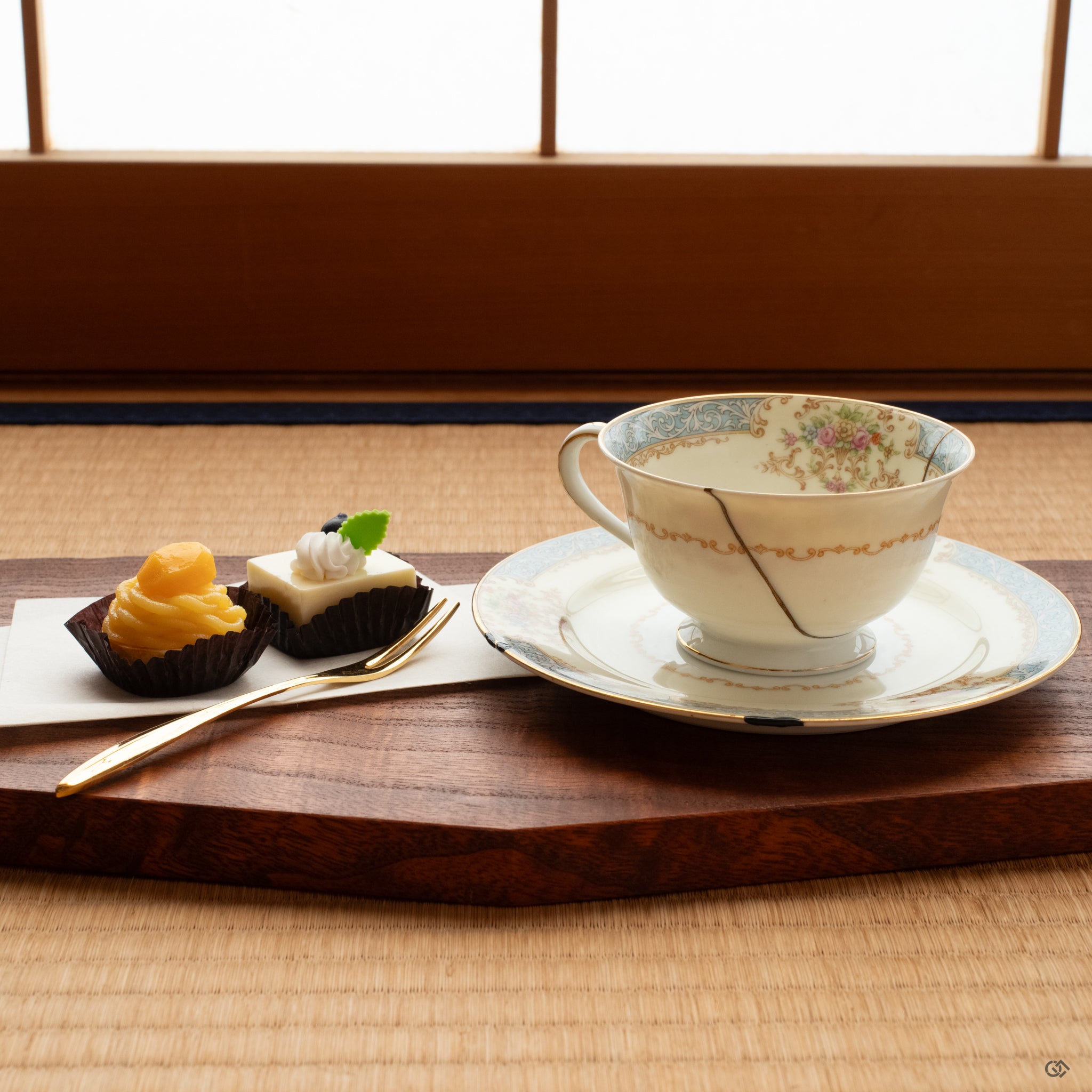 This complete Early Noritake kintsugi set includes confectionery and tells the story of its history and restoration, making it a treasured heirloom.