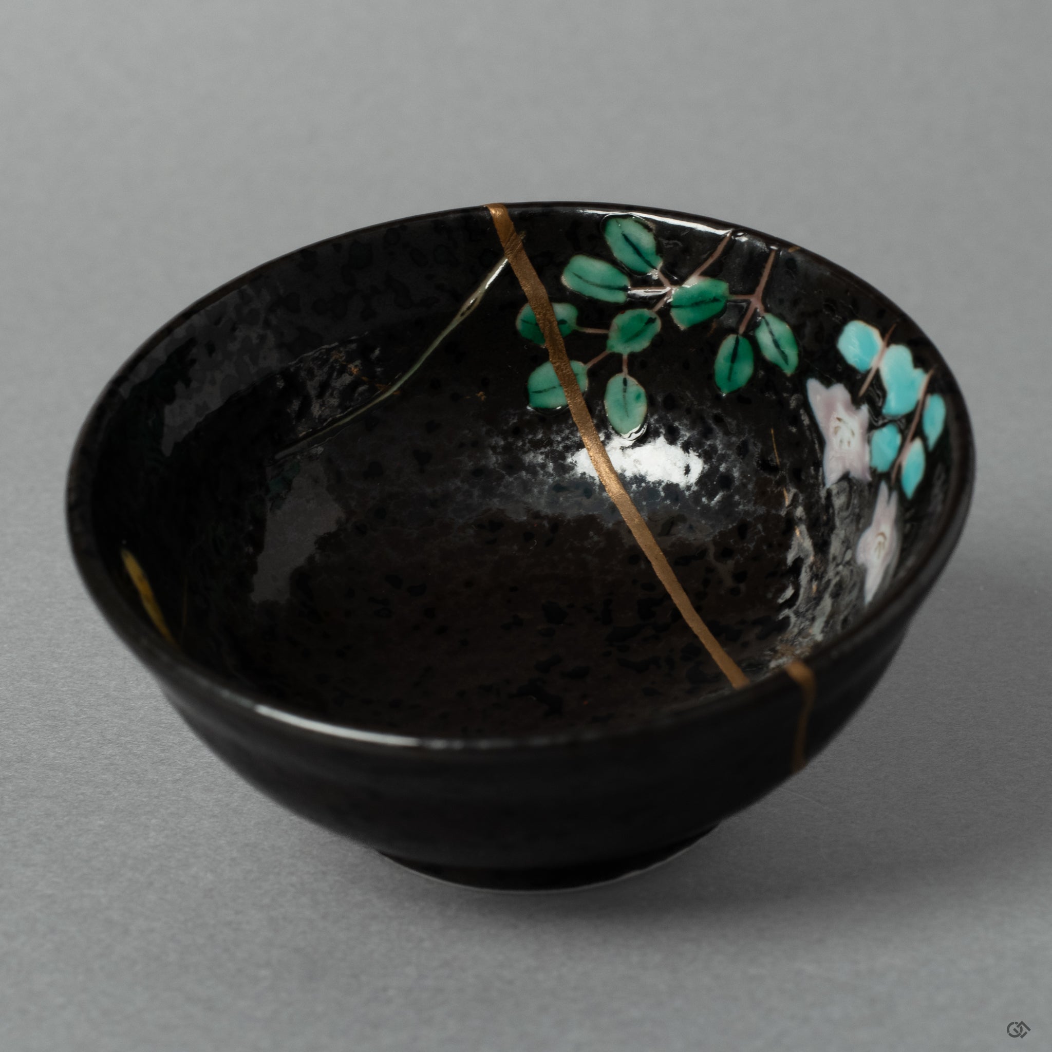 A close-up of the precise golden joinery on the fine Arita porcelain, where 24K gold traces the past with profound respect and skill.