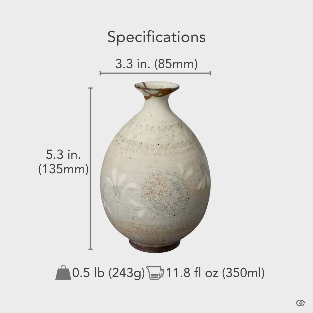 A size-reference view of the Kyoto ware tokkuri, its elegant and balanced proportions a physical embodiment of philosophy in form.