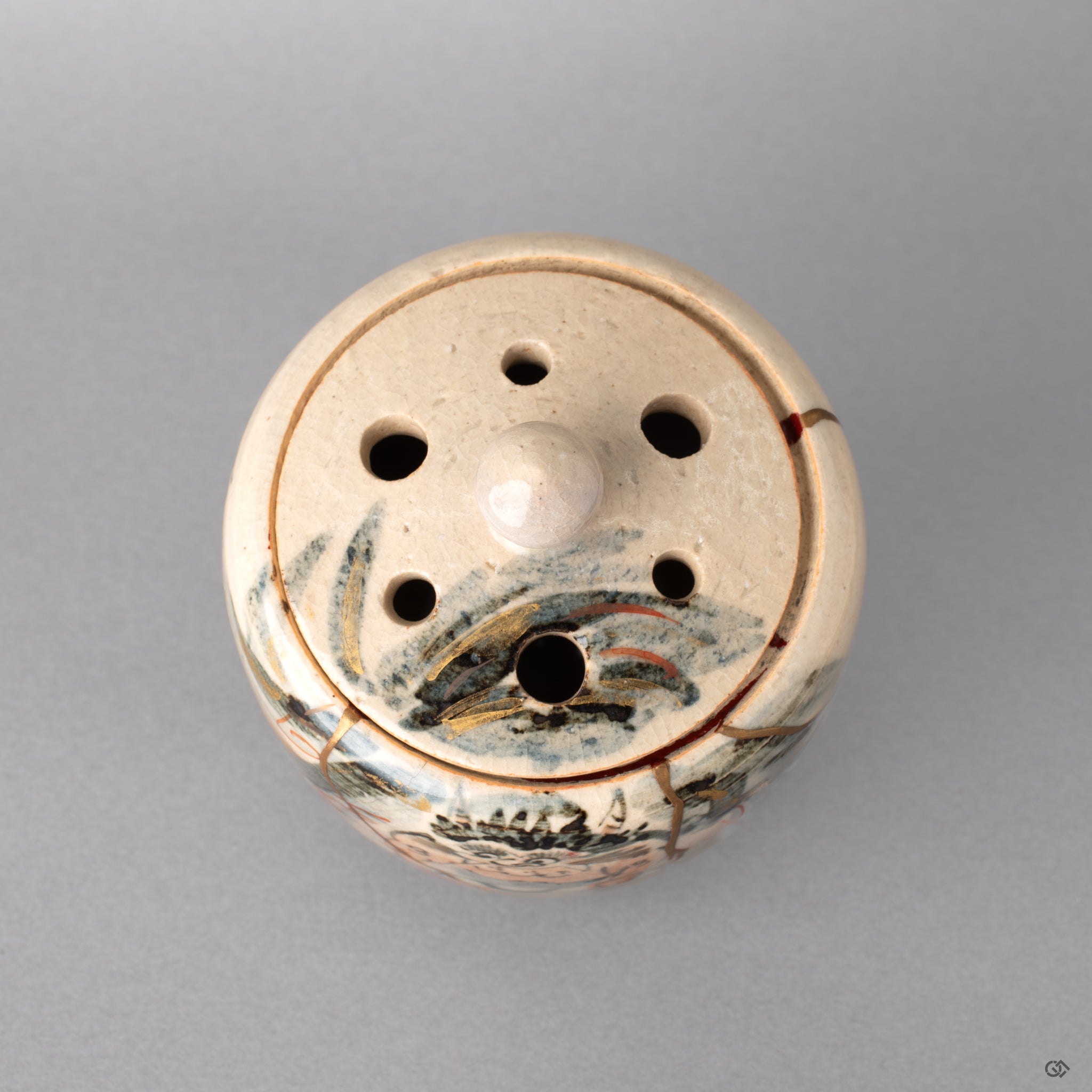 Top view of the kintsugi incense burner. Gold seams trace patterns celebrating beauty in imperfection.