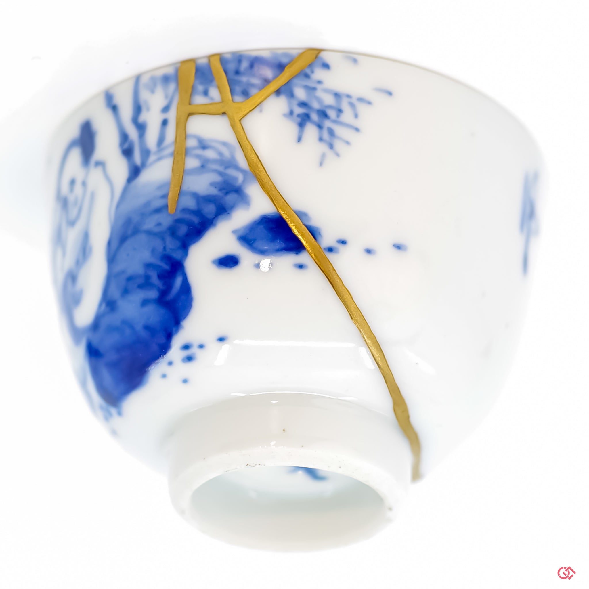 Intricate detail of Kintsugi gold joinery on broken pottery, revealing the centuries-old Japanese tradition and meticulous restoration.