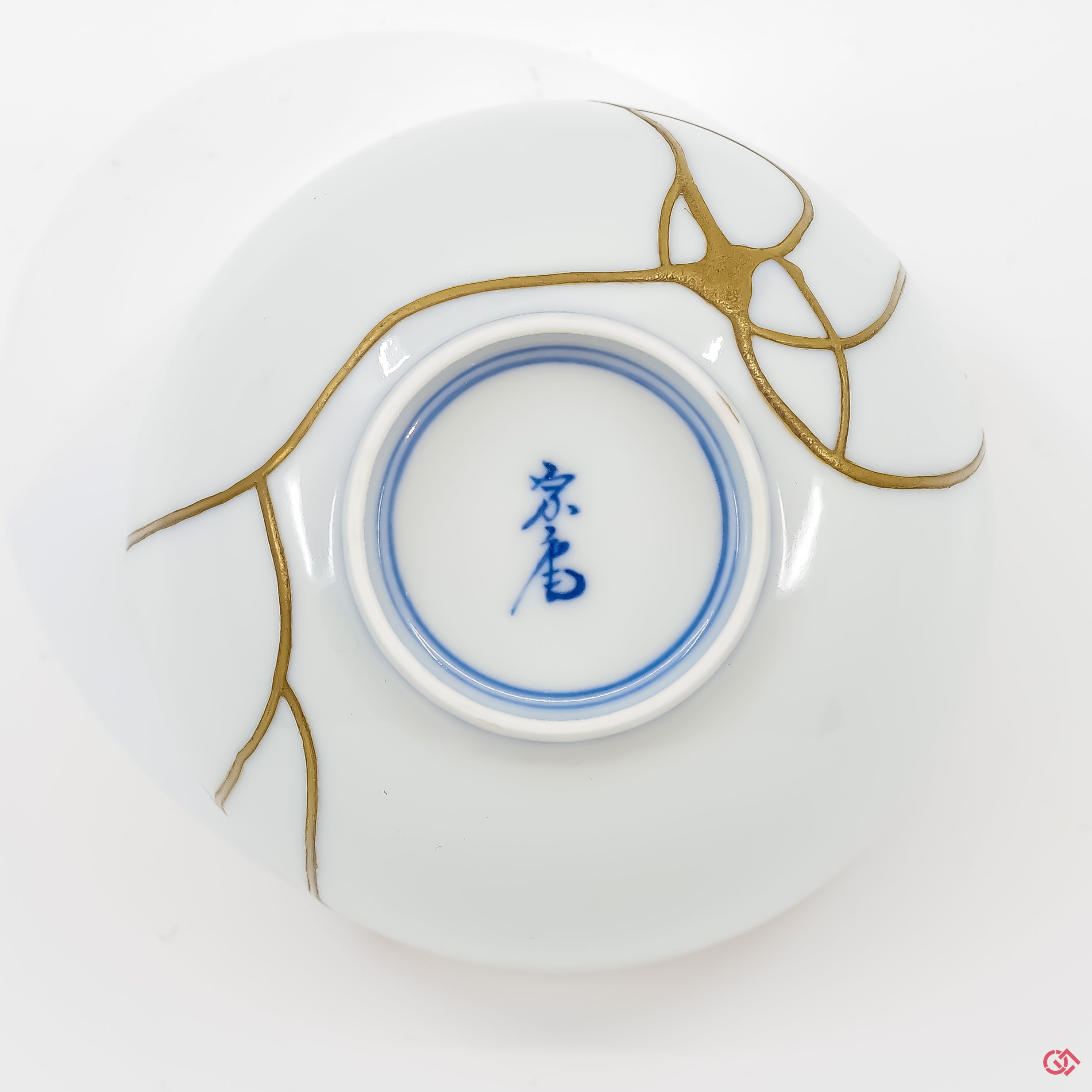 Photo of the bottom side of an authentic Kintsugi pottery, showing its overall design and features