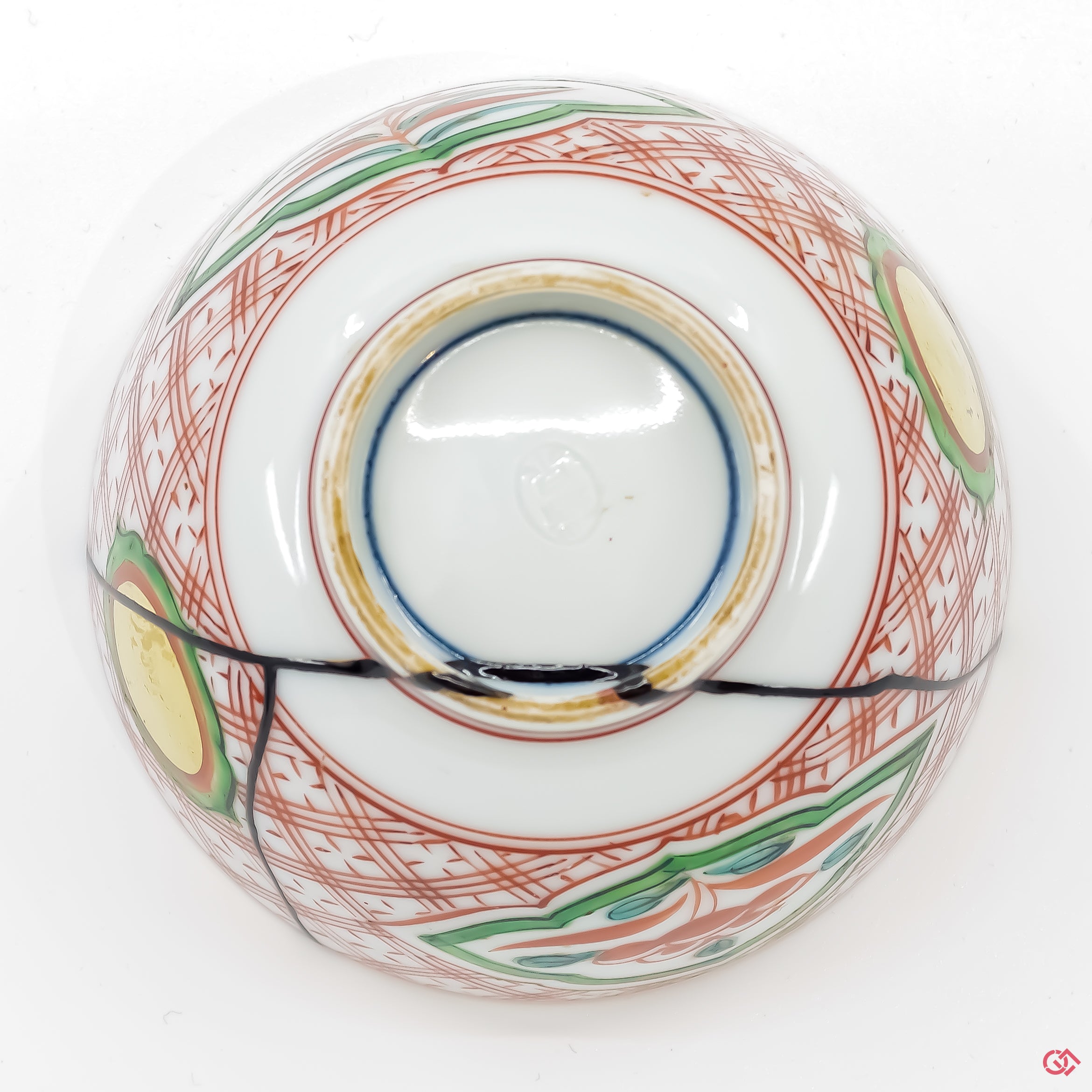 Photo of the bottom side of an authentic Kintsugi pottery, showing its overall design and features