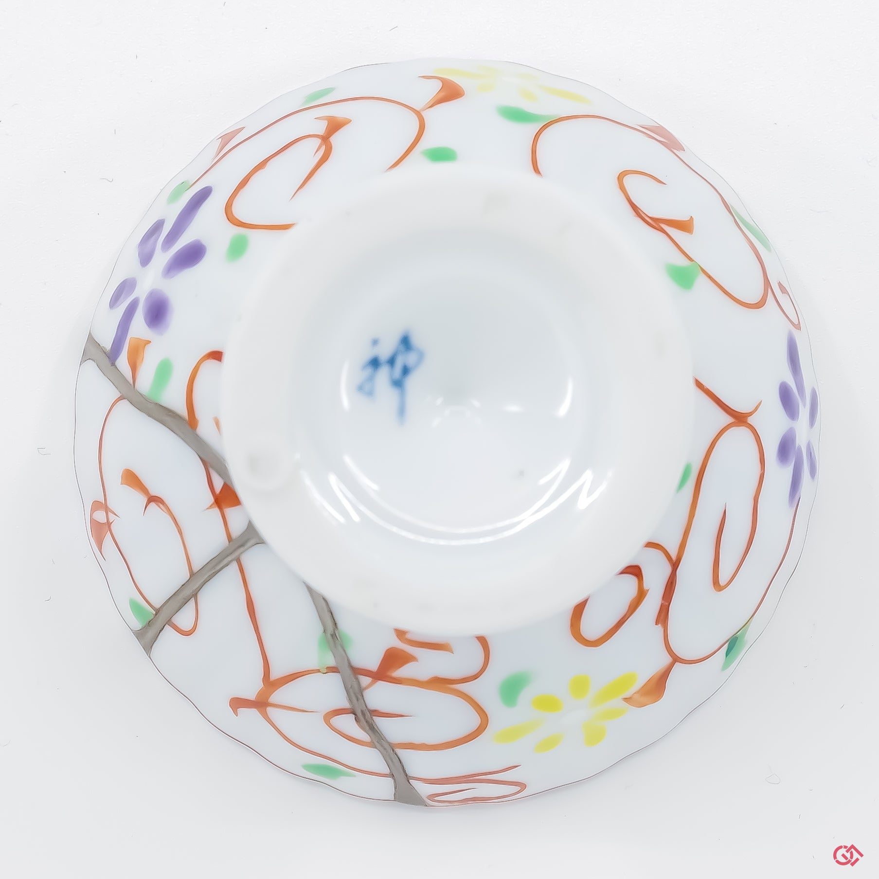 Photo of the bottom side of an authentic Kintsugi pottery, showing its overall design and features
