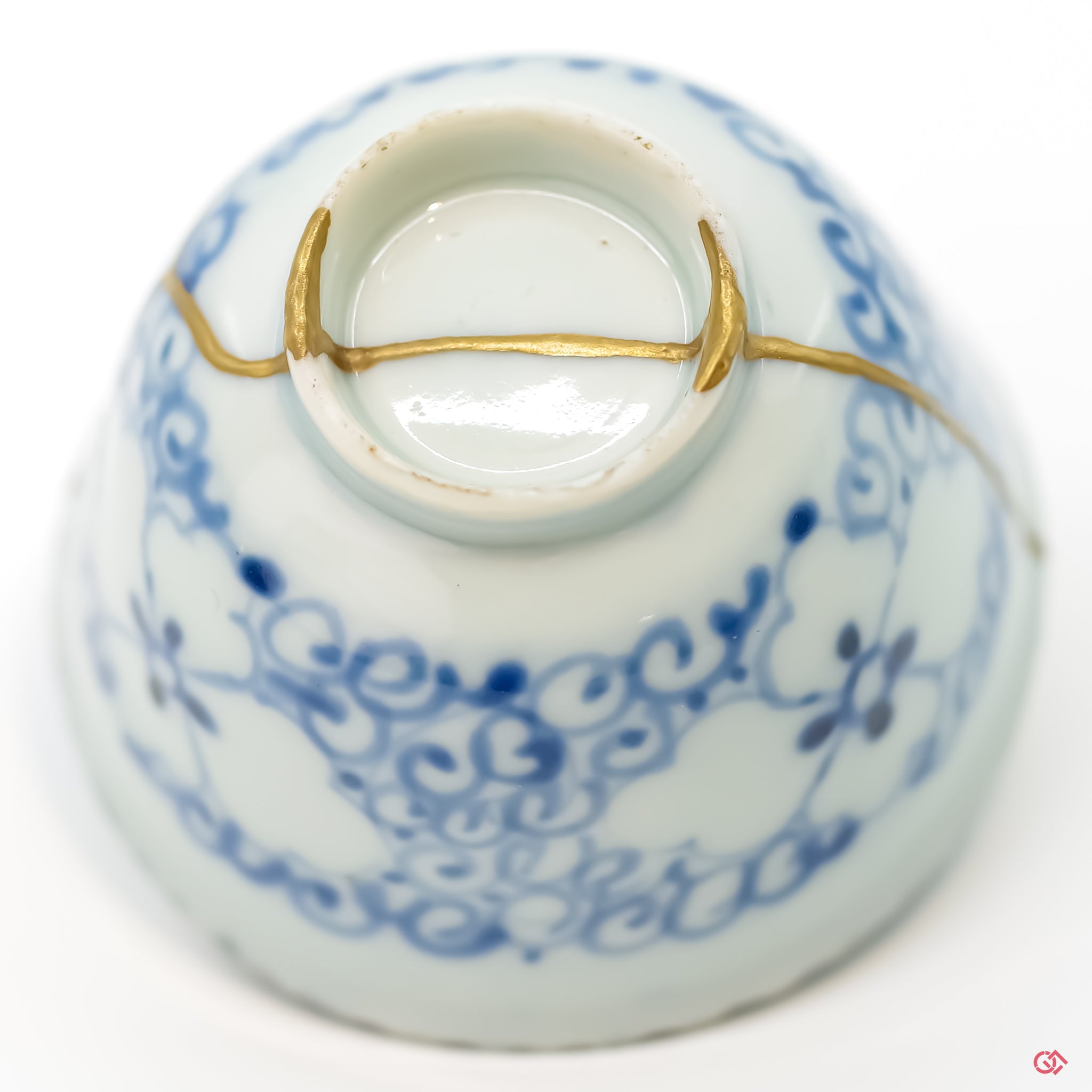 Close-up photo revealing the fine lines and textures of a traditional Kintsugi repair, demonstrating the skill of the Japanese artisan.