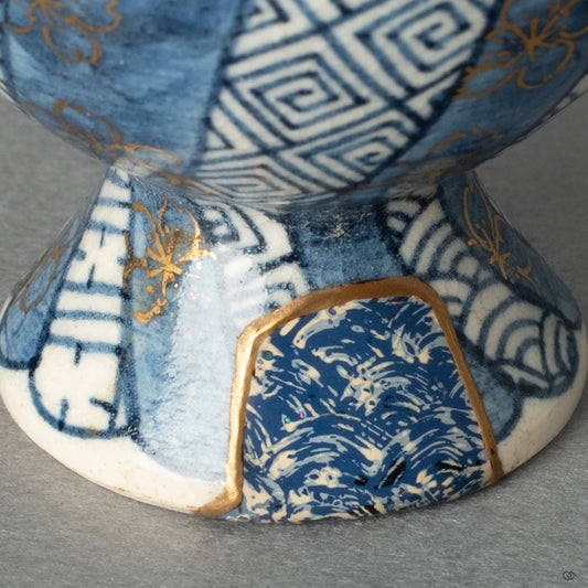 A macro view of the Seigaiha pattern, its layered Kawari-nuri texture a meditation on the rhythm of ocean waves and endless fortune.