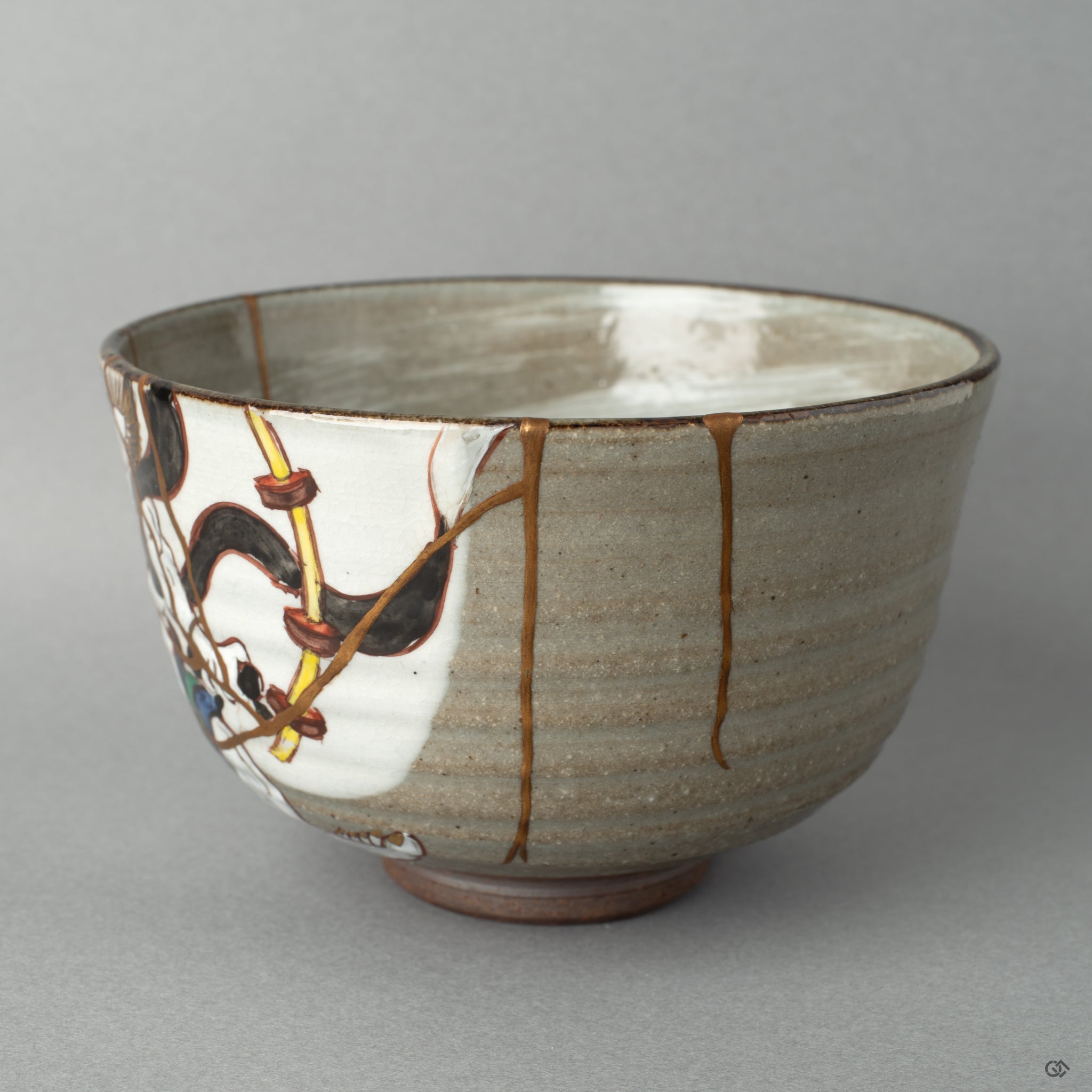 Profile of the gray pottery. The generous kintsugi is a tactile history that offers a moment of contemplation to the collector.