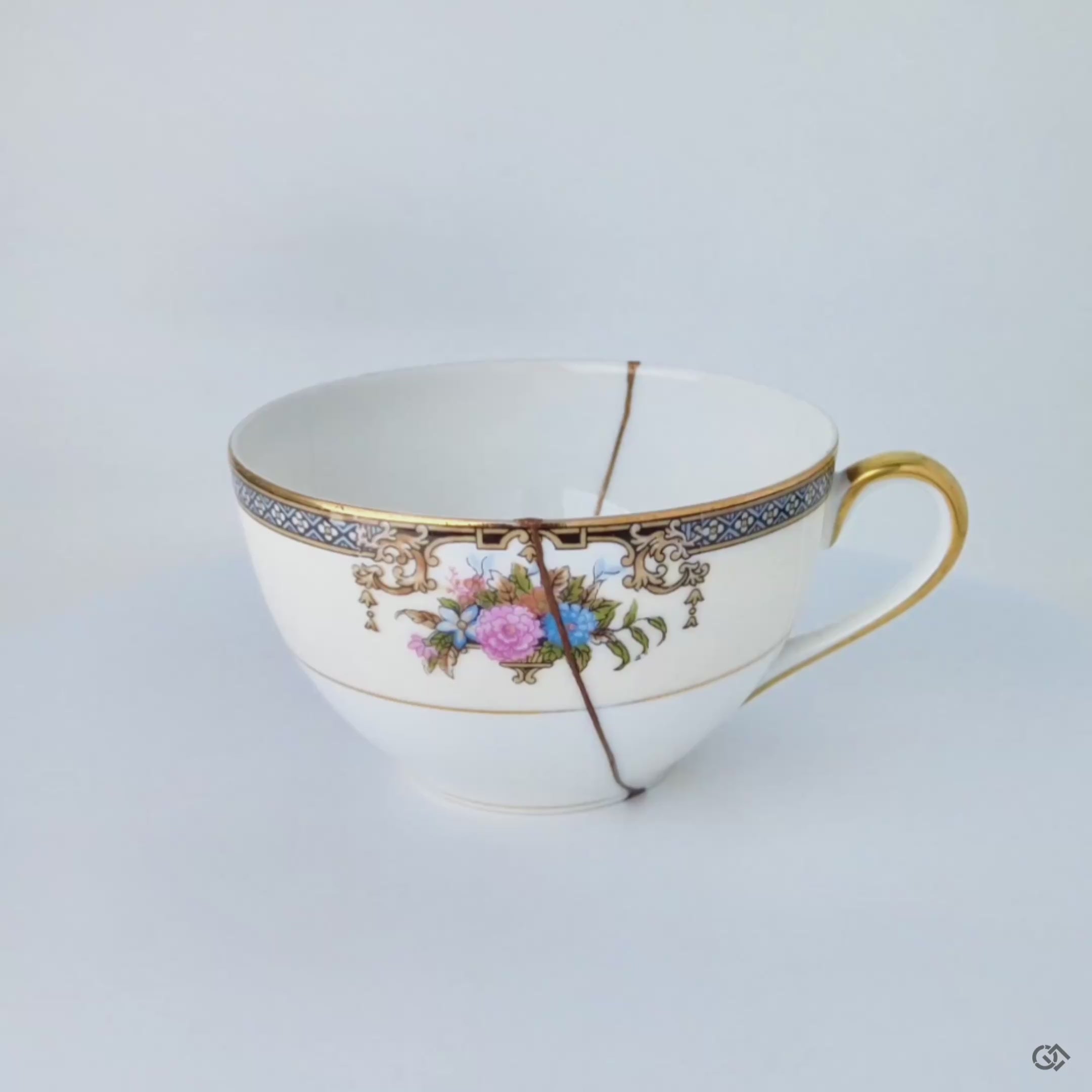 A rotating video of the kintsugi tea cup, revealing its perfectly imperfect form and the visible resilience of Japanese craftsmanship.