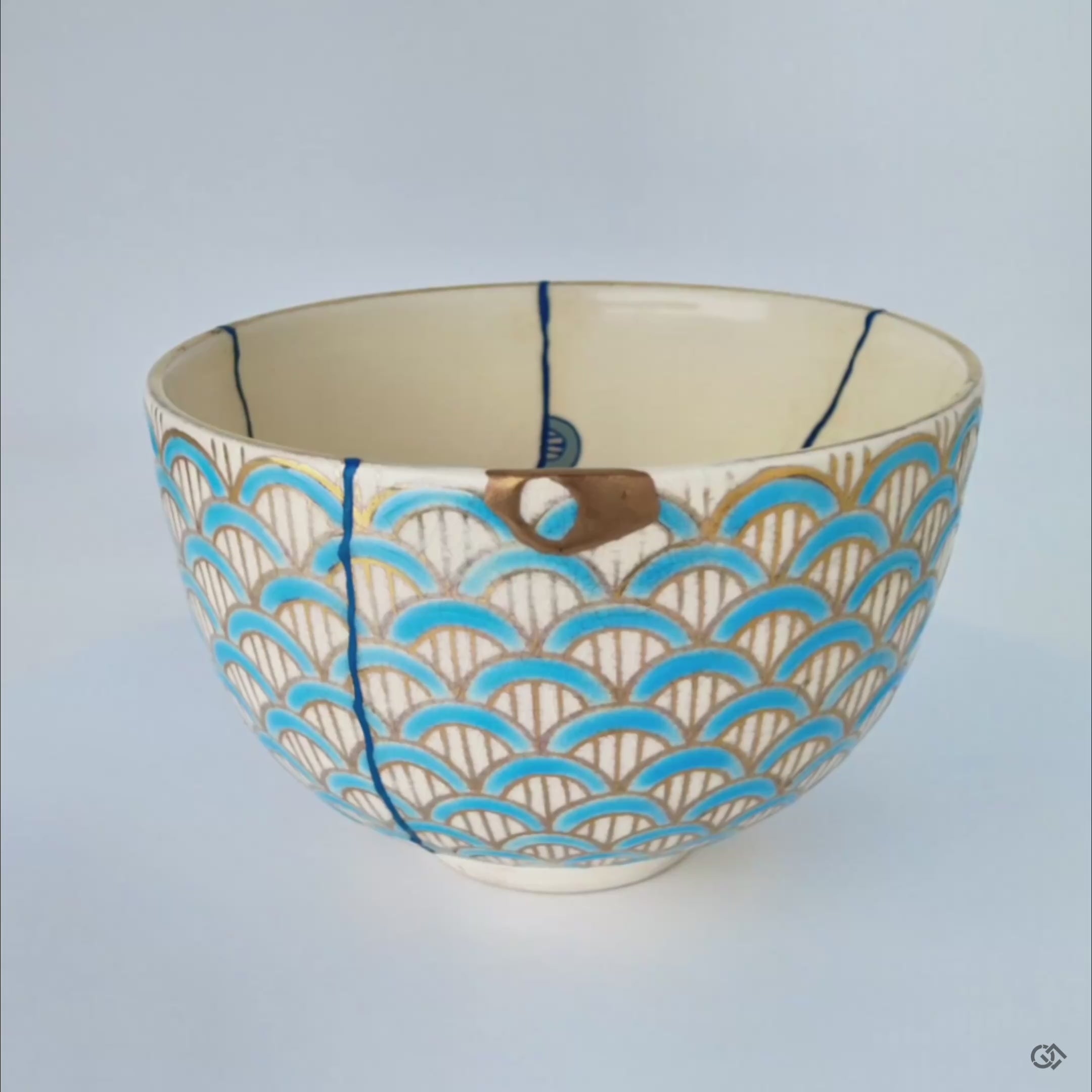 Rotation video of the kintsugi matcha bowl, highlighting its timeless elegance and quiet beauty from every angle.