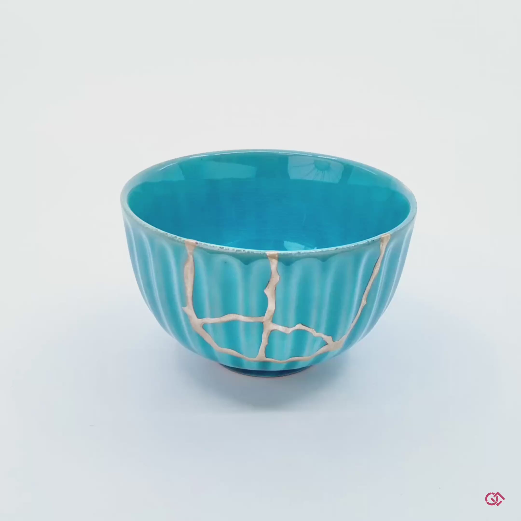 A smooth, 360-degree rotational video of the Kintsugi-restored pottery, allowing a complete view of how the luminous silver lines flow around the entire piece. Explore this functional work of art from every angle.