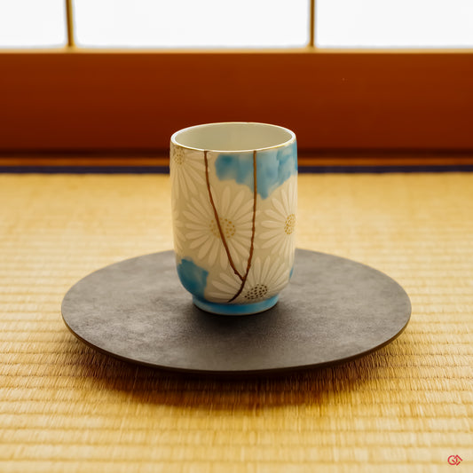 Discover the story behind the cracks: authentic Kintsugi pottery, a symbol of resilience and beauty.