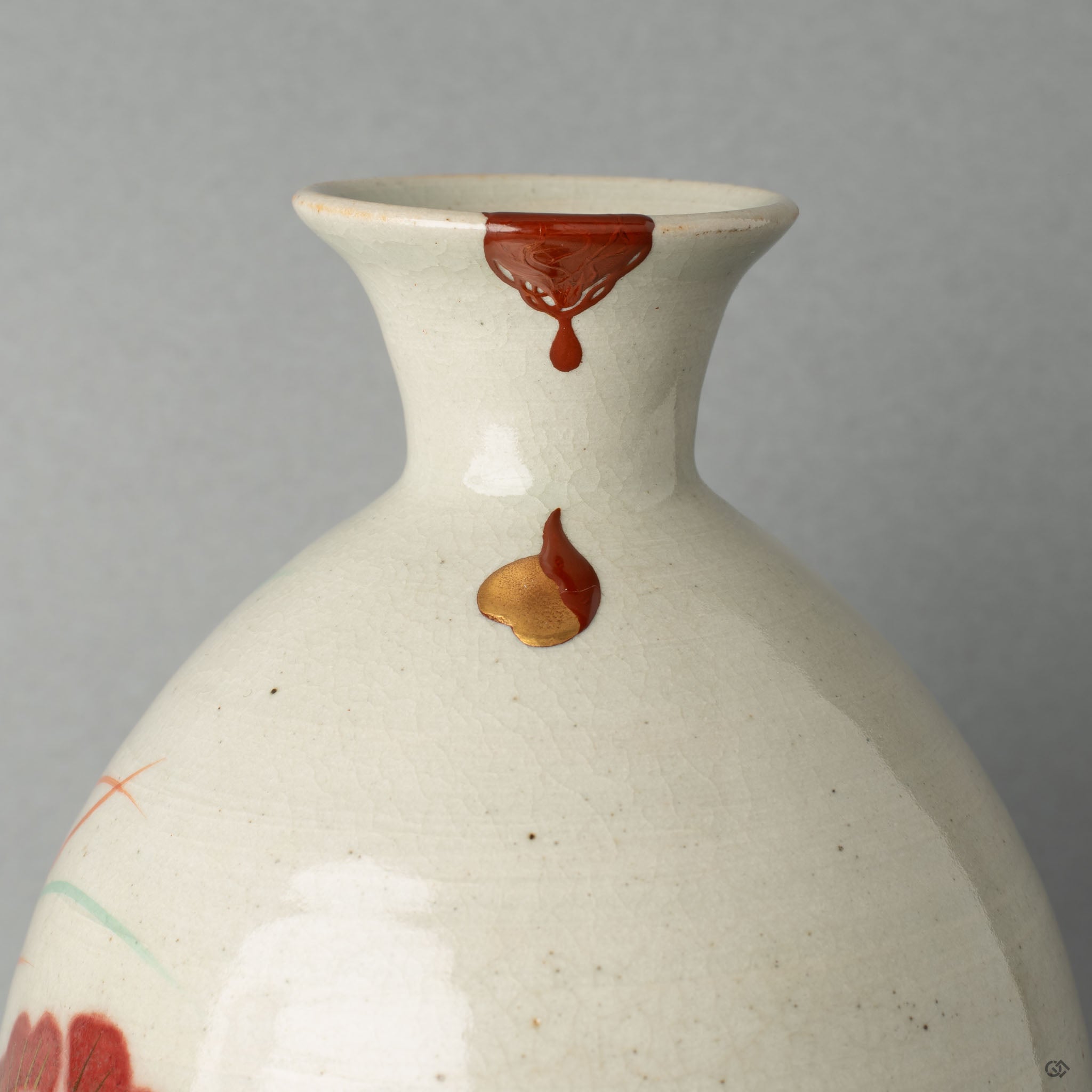 Exterior detail of kintsugi tokkuri showing vermilion urushi and gold maki-e droplets, embodying Japanese craftsmanship