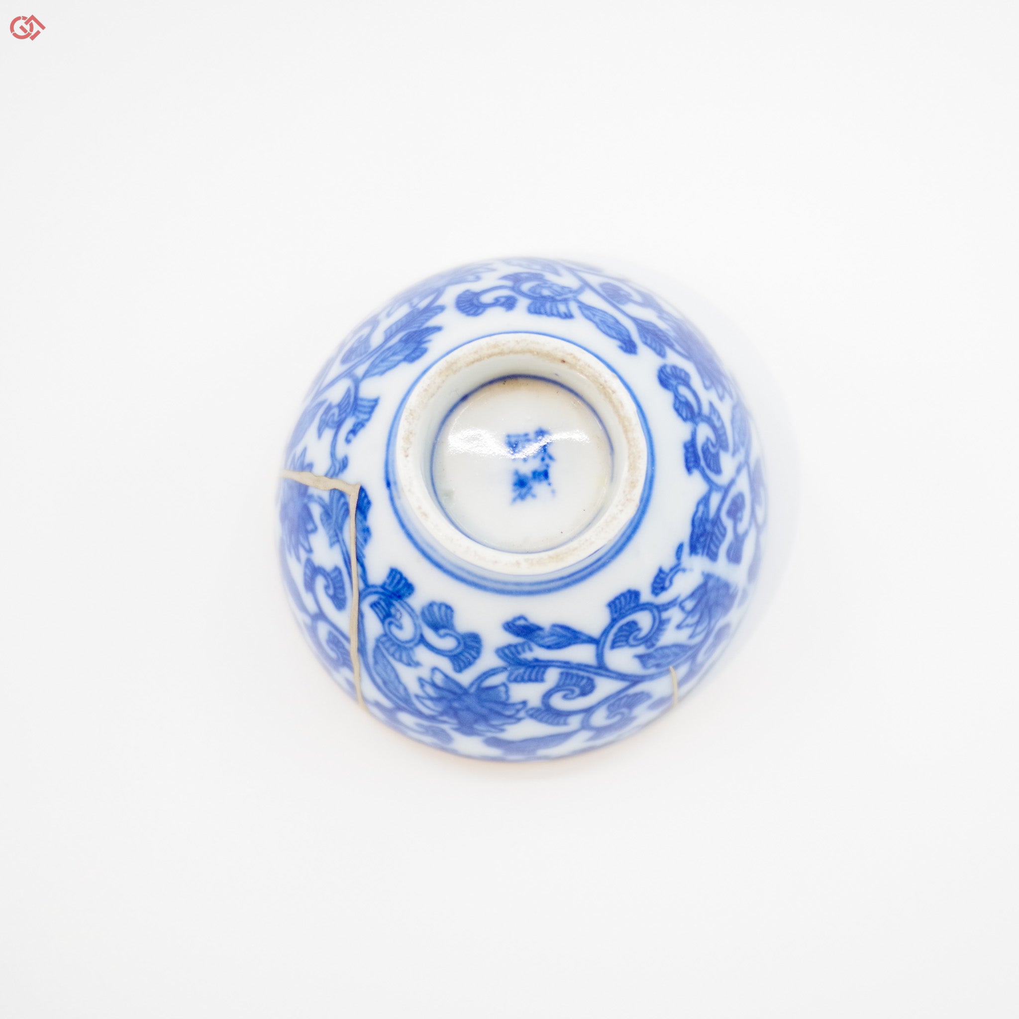 Photo of the bottom of authentic Kintsugi art