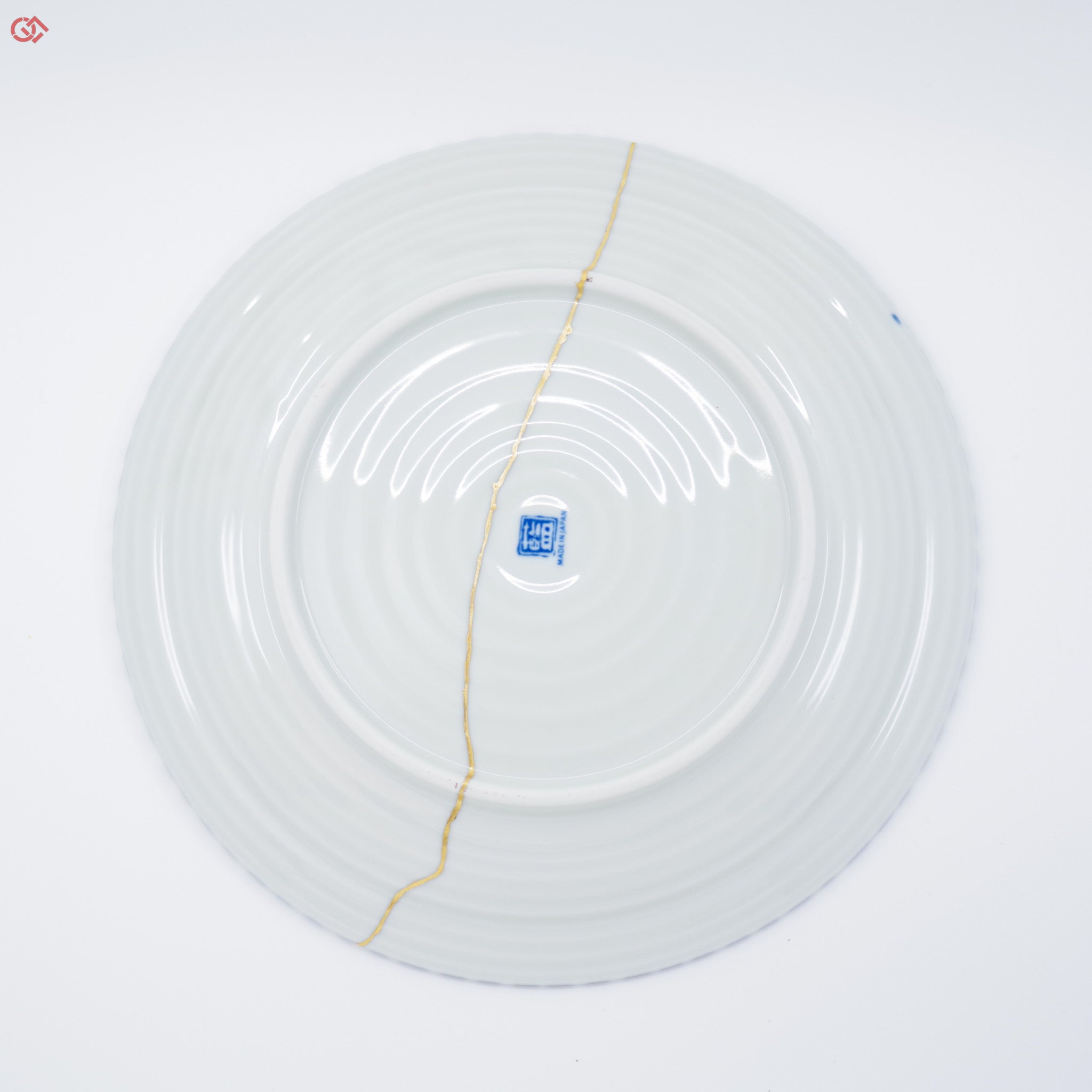 Photo of the bottom of authentic Kintsugi art
