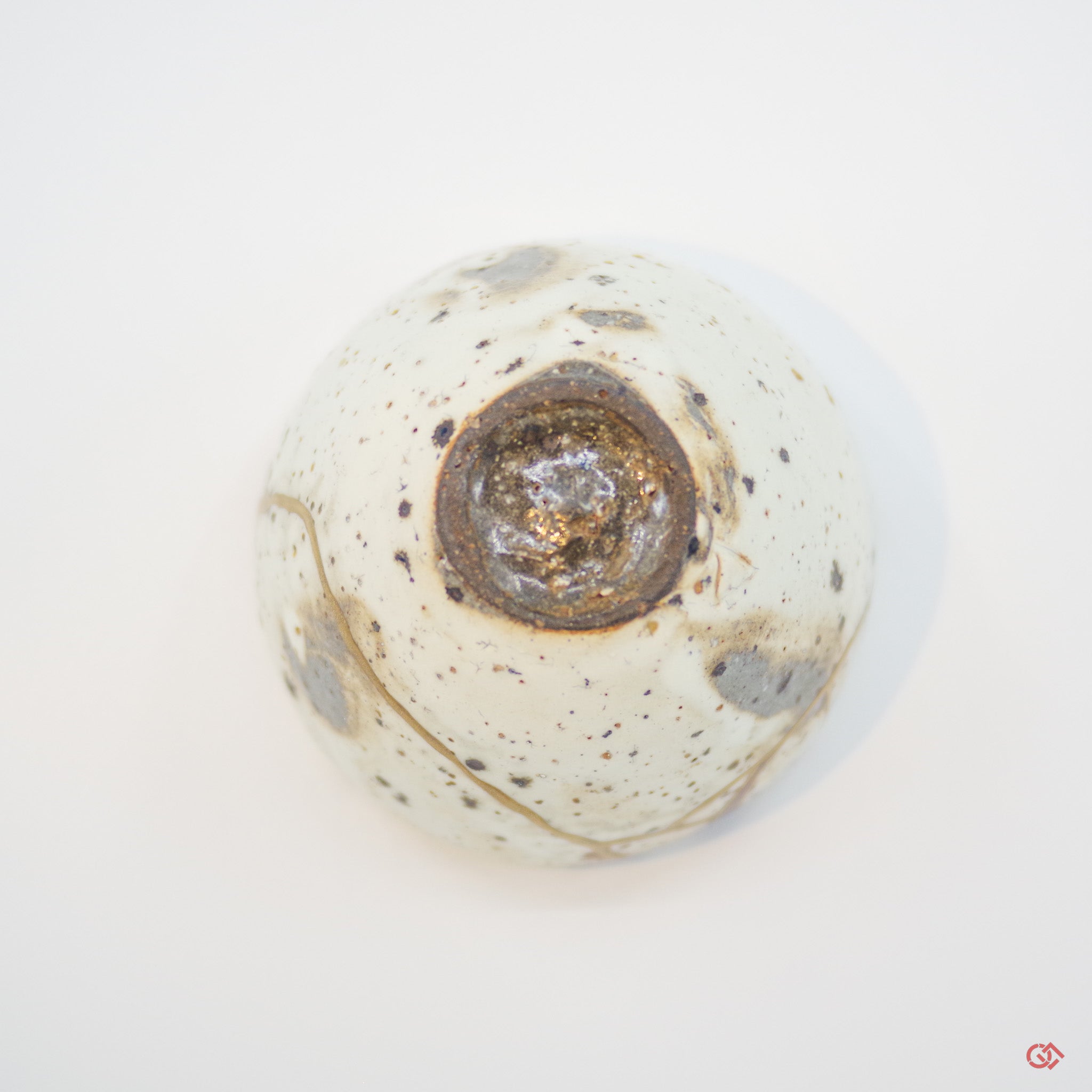 Photo of the bottom of authentic Kintsugi art