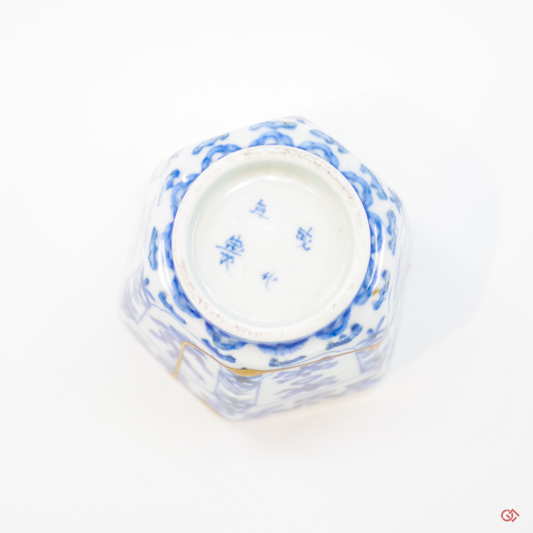 Photo of the bottom of authentic Kintsugi art