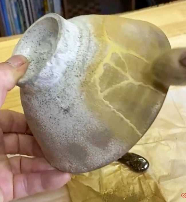 Traditional Kintsugi repair with the 24 karat gold