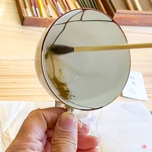 Kintsugi repair with the 24 karat gold powder