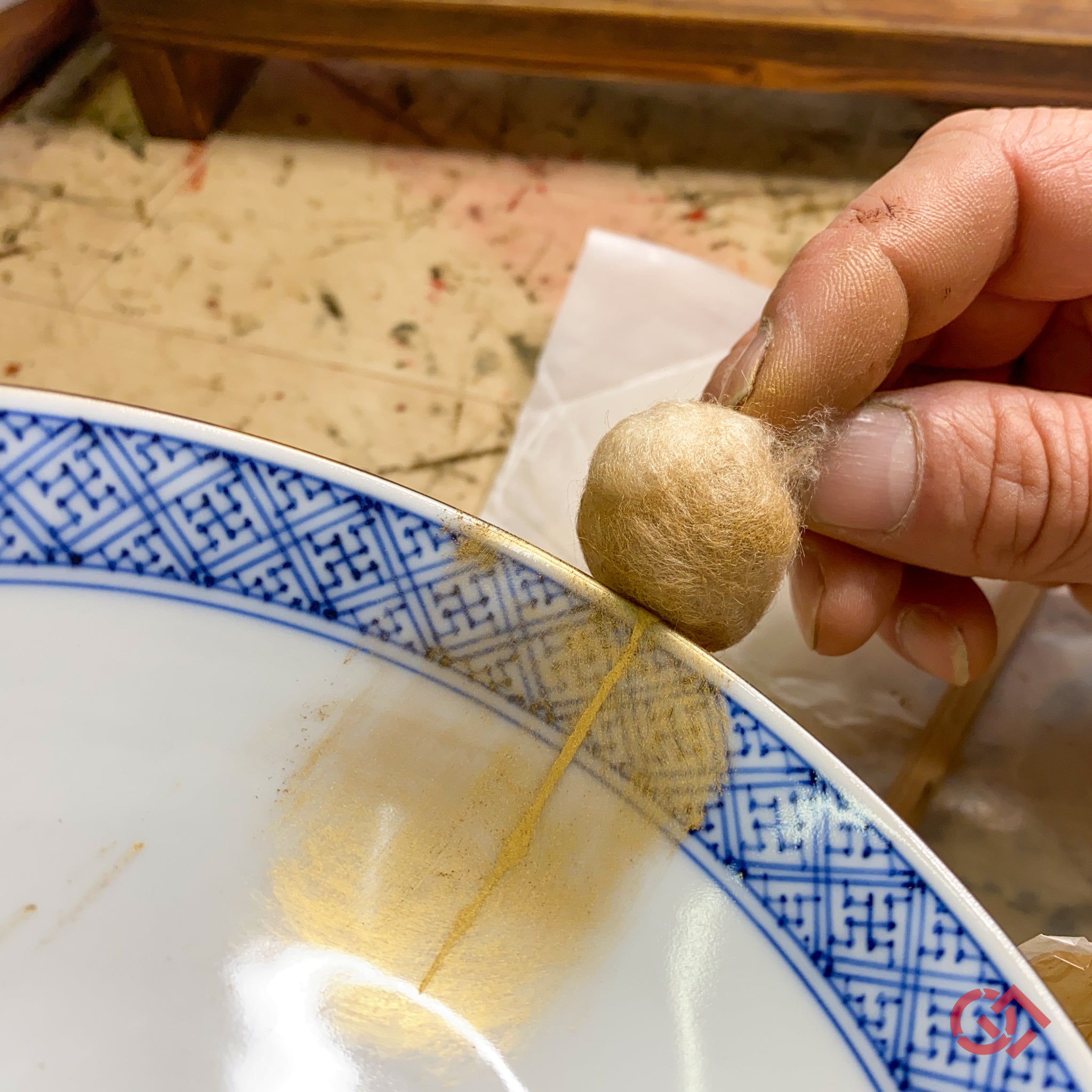 Kintsugi repair with the 24 karat gold