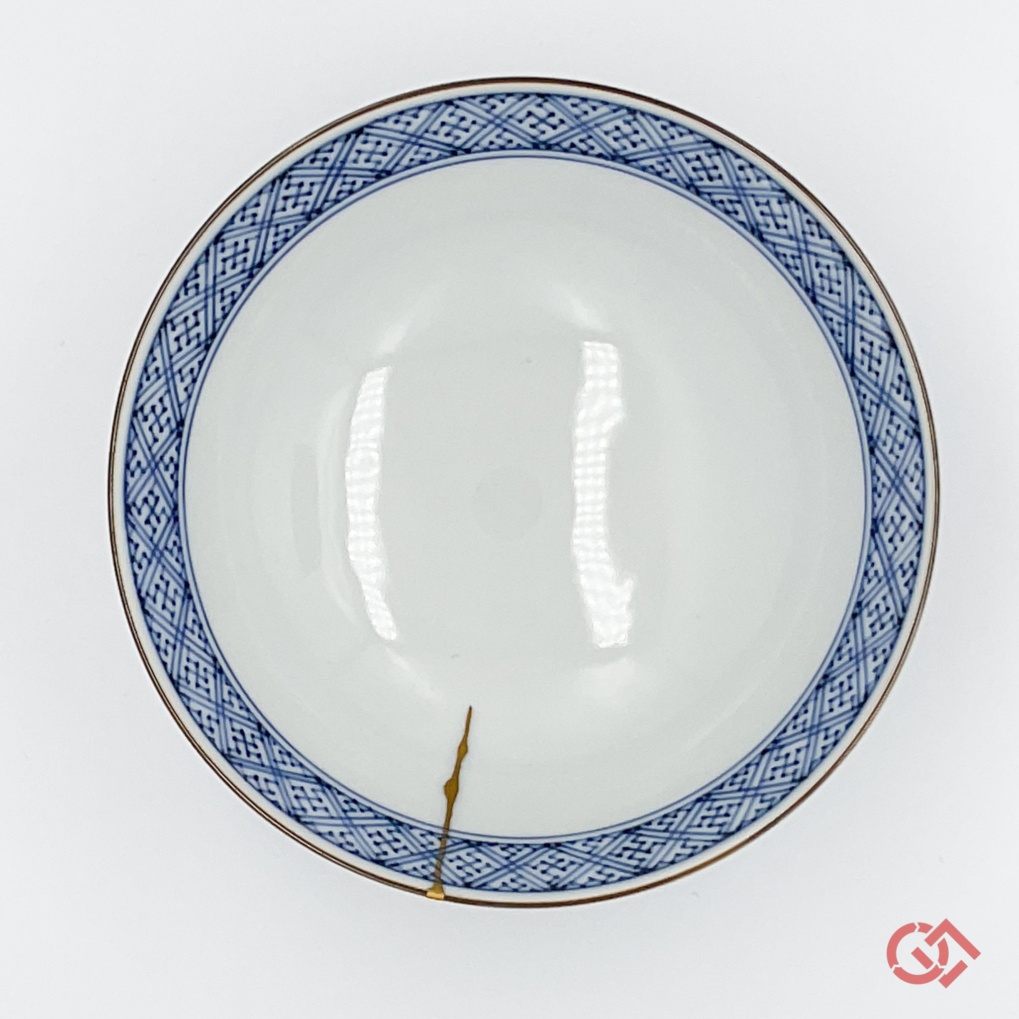 Kintsugi pottery