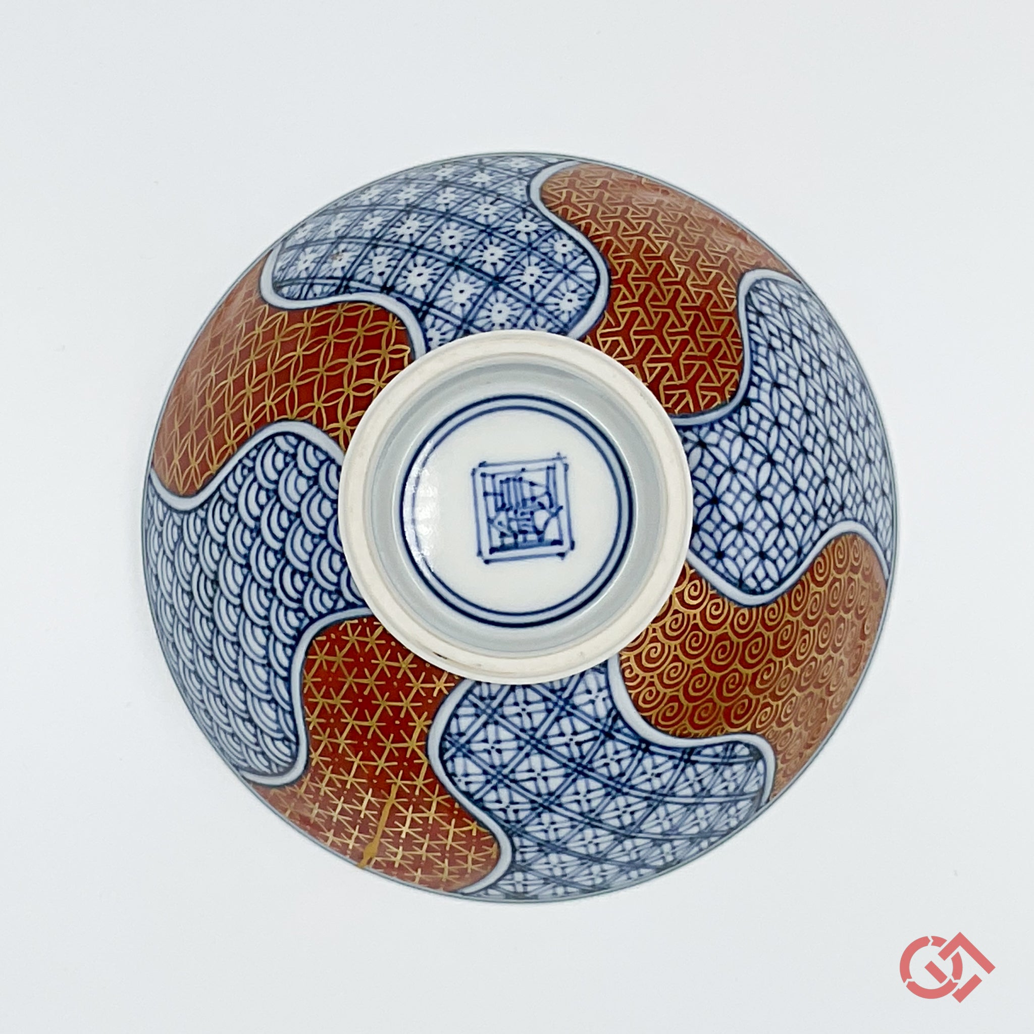 Kintsugi pottery