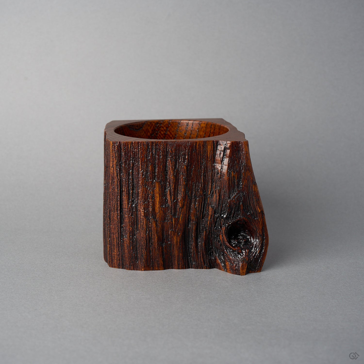 Back view of KODAMA Fuki-urushi by Nobuyasu Suginaka, showing the dramatic striped grain and rough bark edges of the century-old keyaki wood.