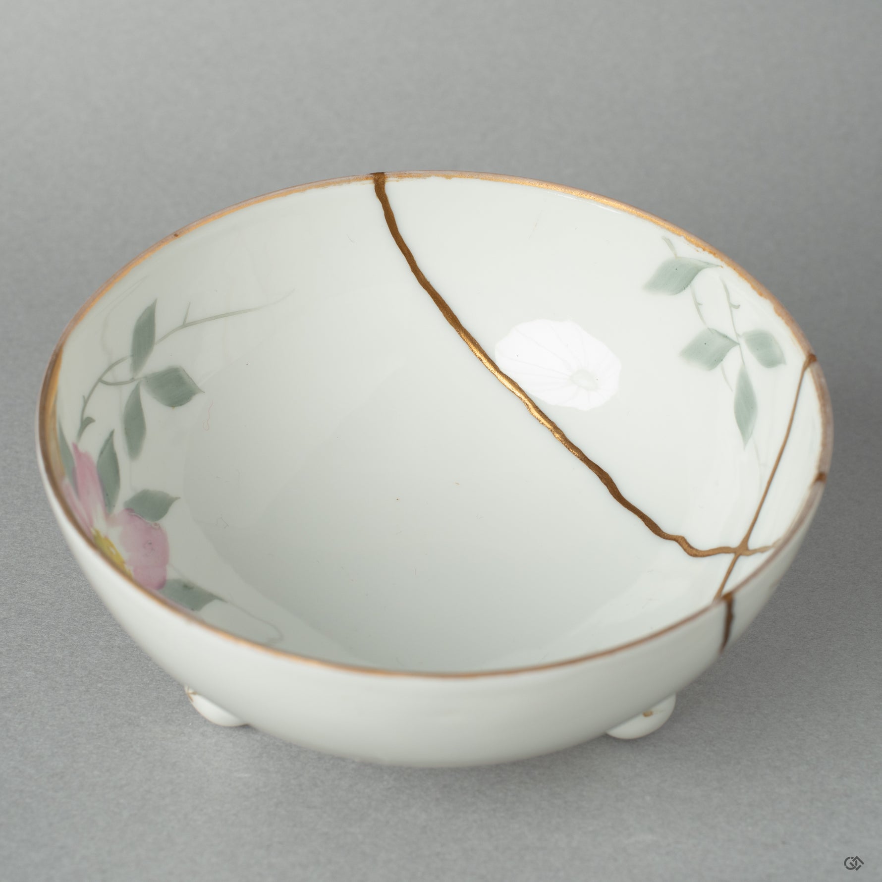 A close-up of the fine golden joinery that traces the vessel's past. The precise line of 24K gold is a testament to masterful Japanese artistry.