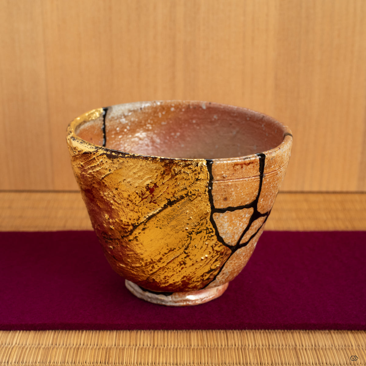 A Shigaraki kintsugi cup on the Japanese tatami and purpule felt, its warmth and texture making it a truly soulful object for a quiet moment of tea.