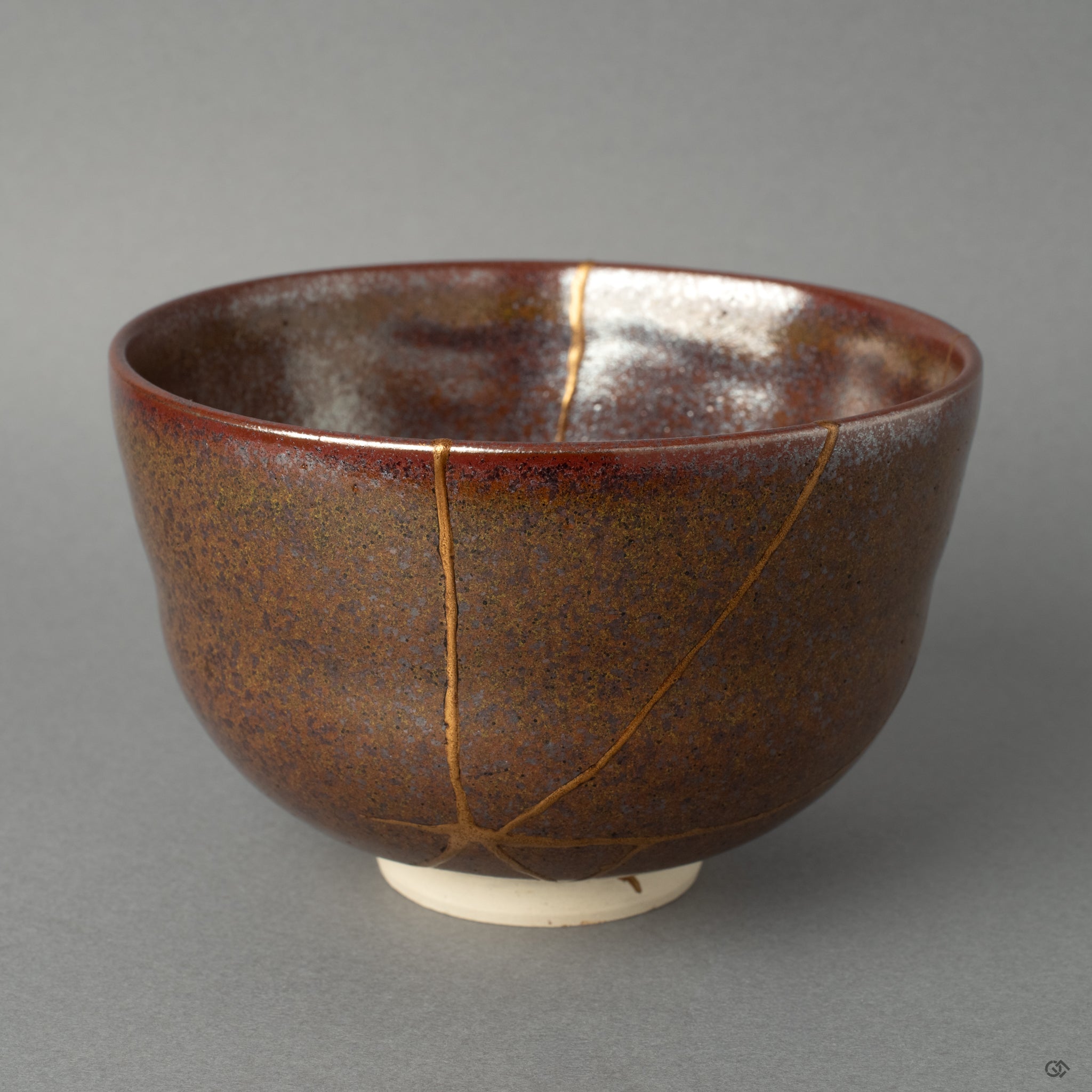 Front view of a Kyoto ware matcha bowl, its form renewed with 24K gold kintsugi, giving this treasured piece a new story to tell.