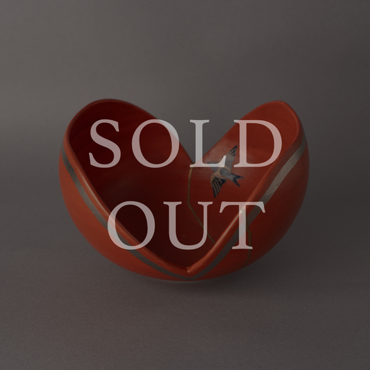 Sold-out Kintsugi bowl of arita ware restored with natural urushi lacquer and 24k gold with urushi-e hand-painting.