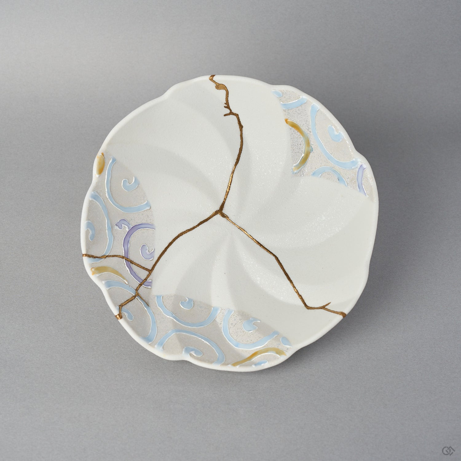 24K Gold Kintsugi Arita Bowl | Between White and Swirl