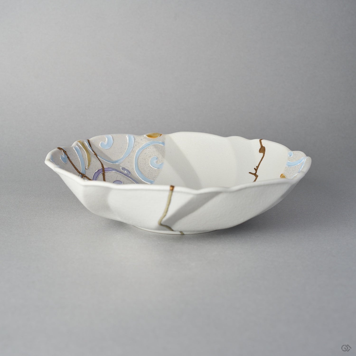 24K Gold Kintsugi Arita Bowl | Between White and Swirl