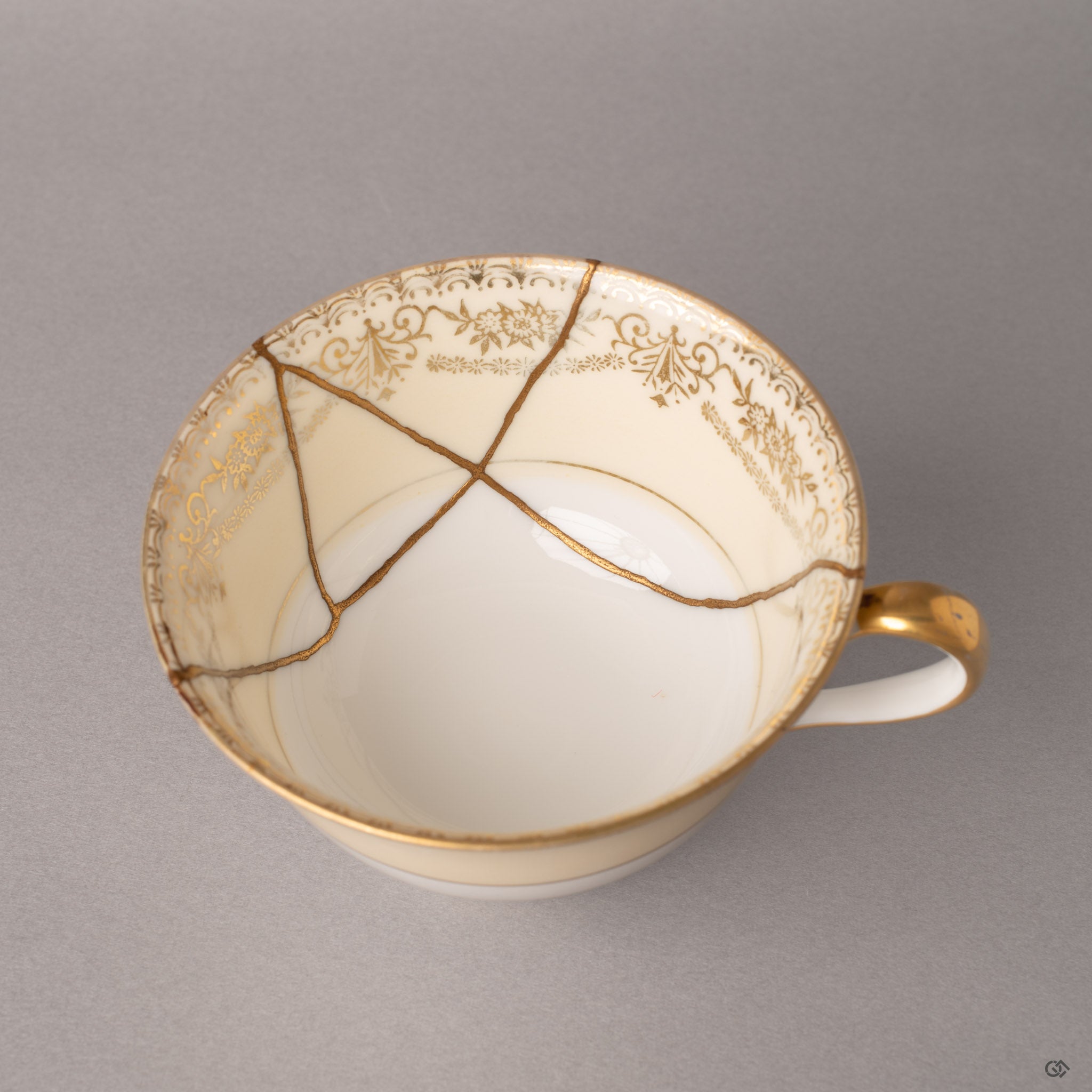 Inside this Noritake kintsugi cup, gold traces the journey from broken to whole—food-safe for daily ritual.