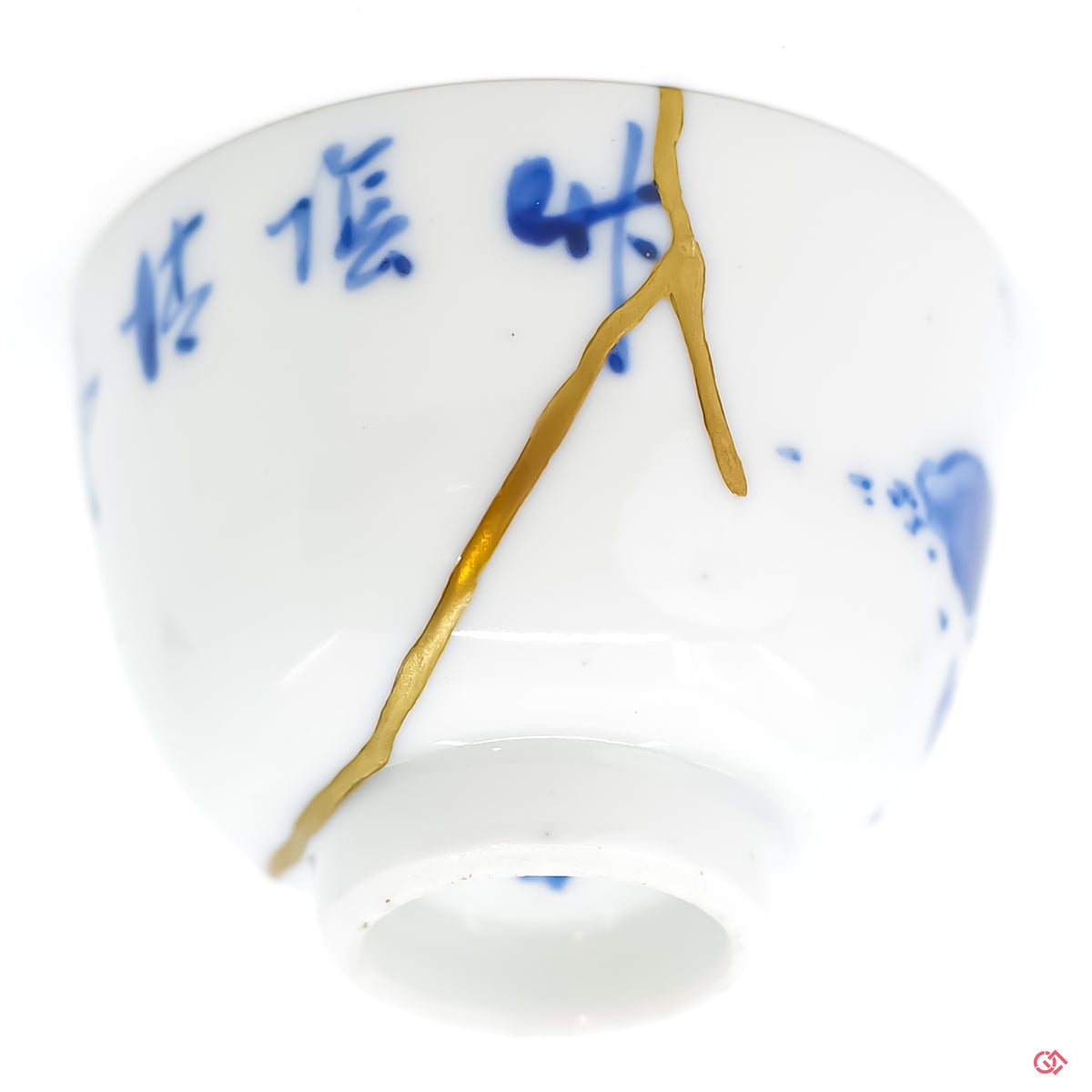 Macro photo of 24K gold Kintsugi repair, highlighting the master urushi lacquer technique and delicate gold seams.