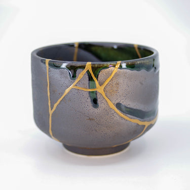 Authentic kintsugi arita ware tea bowl with dark gray and green pattern and 24K gold repair — beautiful and trustworthy, praised by a verified buyer from Tokyo Japan