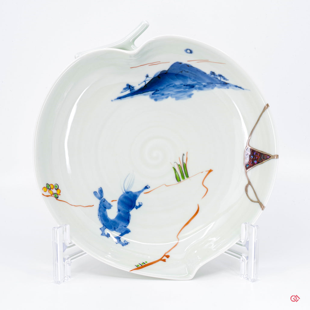 Kintsugi plate displayed on a plastic plate stand.