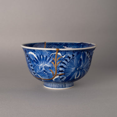 Authentic 24K gold kintsugi Ko-Imari matcha bowl with hand-painted blue garden motif by artisan Rio Hashimoto — praised as the most beautiful kintsugi by a verified buyer from Oregon.