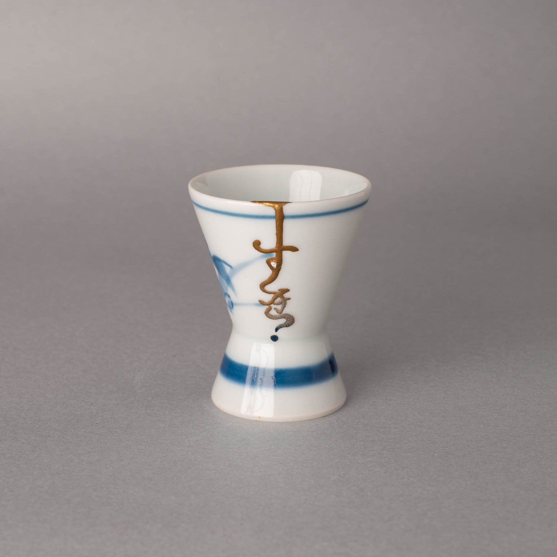 24K gold kintsugi Ko-Imari sake cup with rankaku eggshell inlay by Rio Hashimoto — a wedding gift chosen by a returning buyer from Maryland