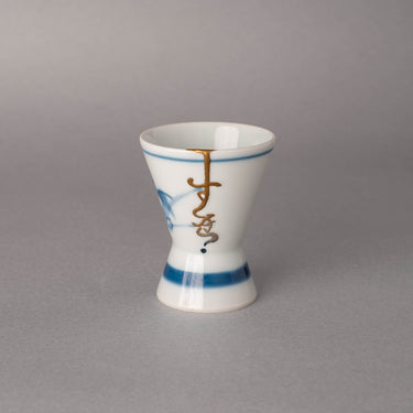 24K gold kintsugi Ko-Imari sake cup with rankaku eggshell inlay by Rio Hashimoto — a wedding gift chosen by a returning buyer from Maryland