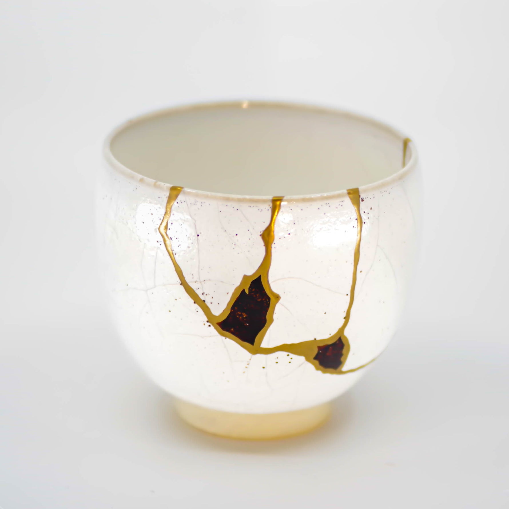 Authentic kintsugi Kyoto ware sake cup White Glaze with elegant simplicity and 24K gold repair — simplicity refined, praised by a returning customer from Basel Switzerland