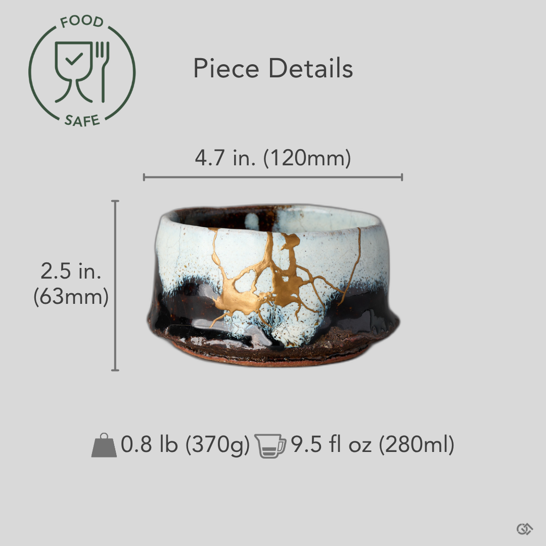 Size reference for a kintsugi matcha bowl in Karatsu stoneware restored with natural urushi and 24K gold: 120 mm wide, 63 mm tall, 370 g, 280 ml.