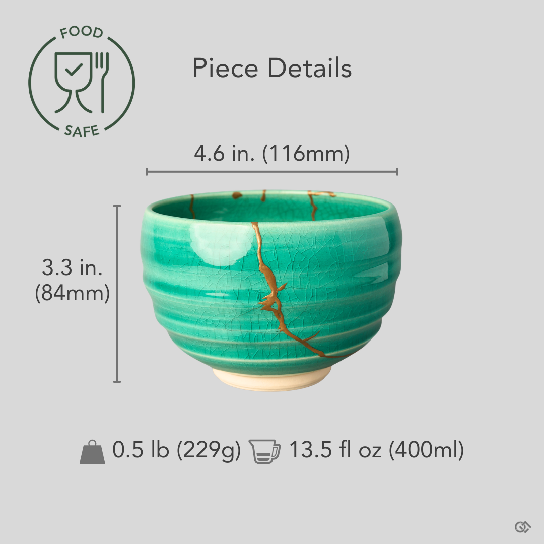 Size reference for a kintsugi matcha bowl in Kyoto ware: 116 mm wide, 84 mm tall, 229 g, 400 ml, restored with natural urushi and 24K gold.