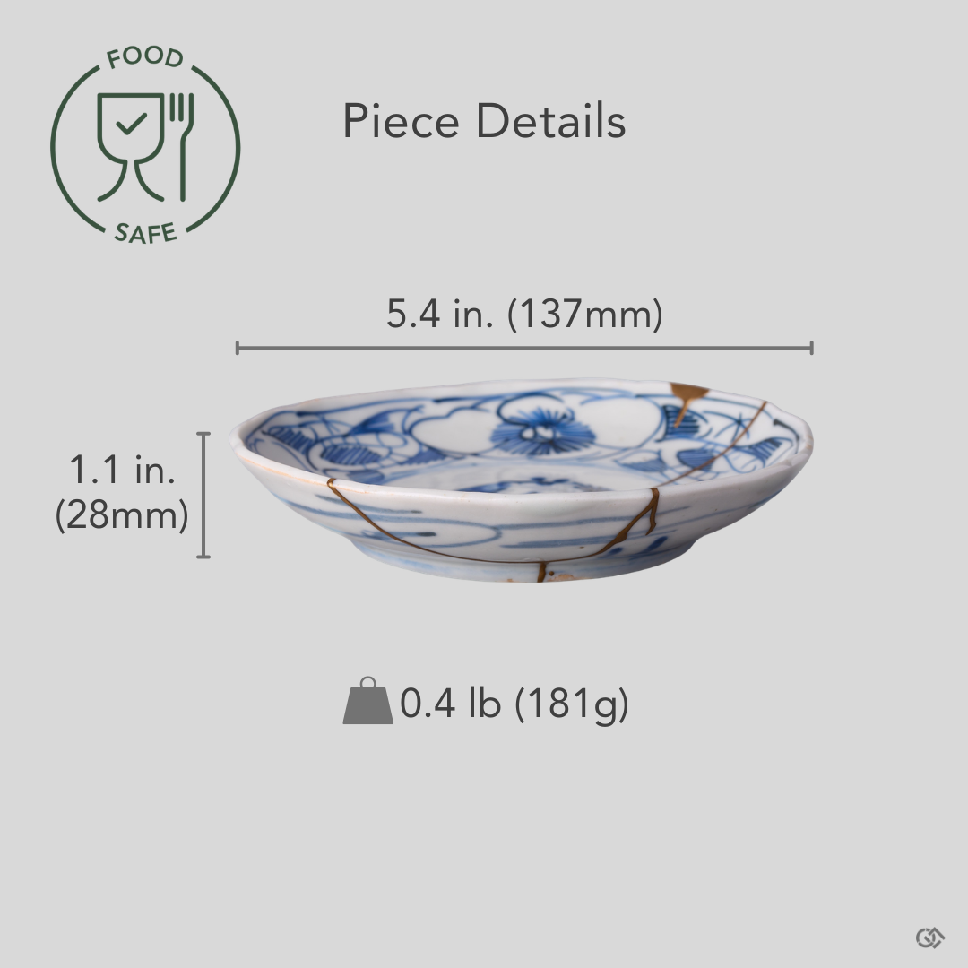 Size reference for a kintsugi plate in Ko-Imari porcelain restored with natural urushi and 24K gold: 137 mm wide, 28 mm tall, 181 g.