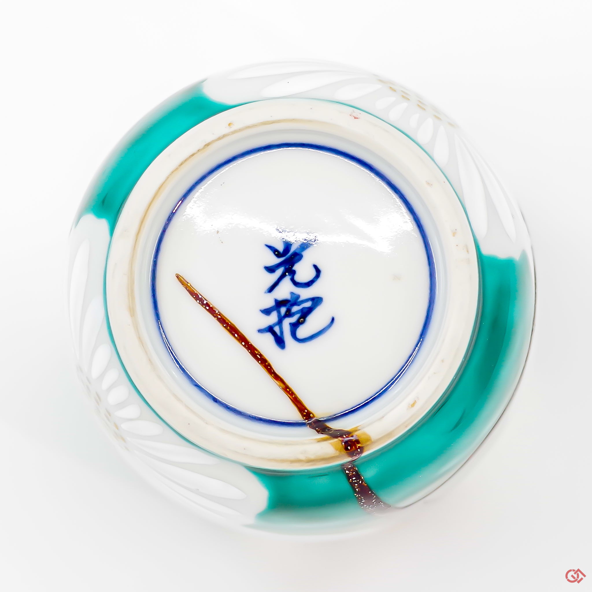 A photo of the bottom side of an authentic Kintsugi pottery piece, showing its overall design and features.