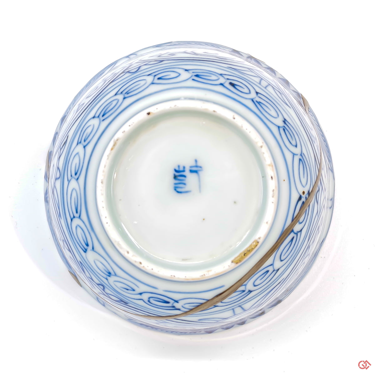 A photo of the bottom of an authentic Kintsugi pottery piece, showing its overall design and features.
